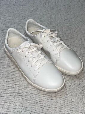 OluKai Pehuea Li ‘lli Women's White Leather Athletic Sneakers NEW